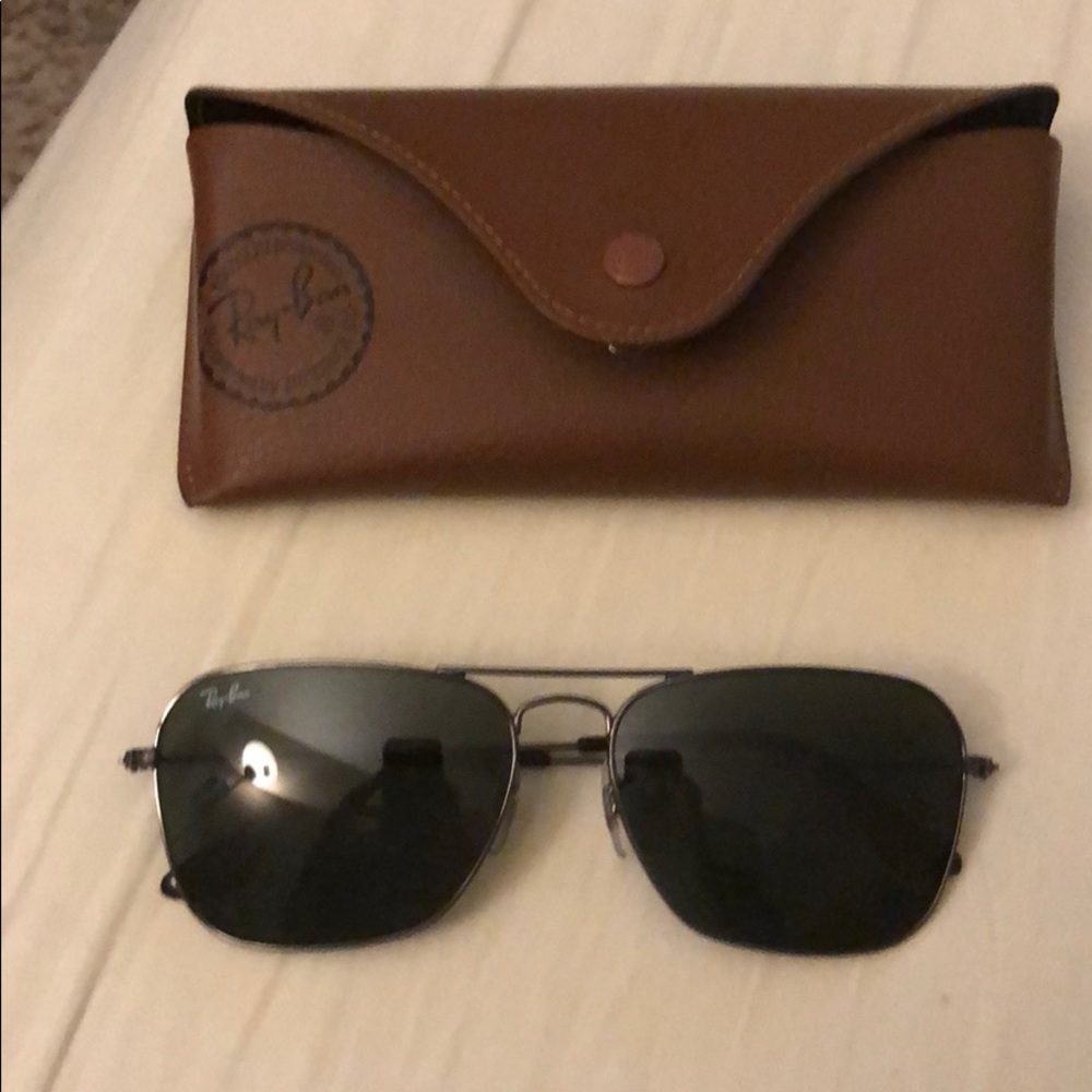 Like new Caravan Raybans w pouch